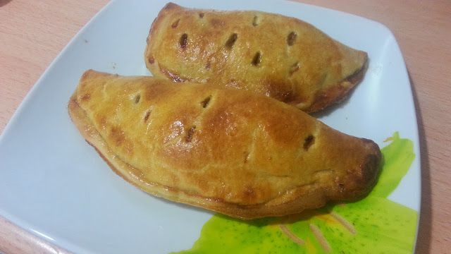 Empanadillas de aprovechamiento caseras, rellenas con ingredientes variados, ideales para evitar el desperdicio de alimentos