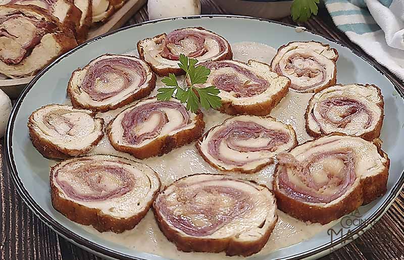 Receta de pechuga de pollo rellena de jamón y paté, ideal para comidas familiares y cenas especiales