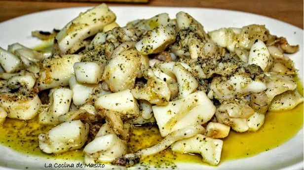 Sepia en salsa verde, cocinada con ajo, perejil y vino blanco, receta de La cocina de Masito