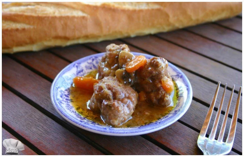 Albóndigas caseras en salsa de tomate con champiñones frescos, receta de La cocina de Masito