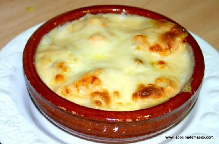 Huevos rellenos al horno con crema bechamel casera, receta de La cocina de Masito