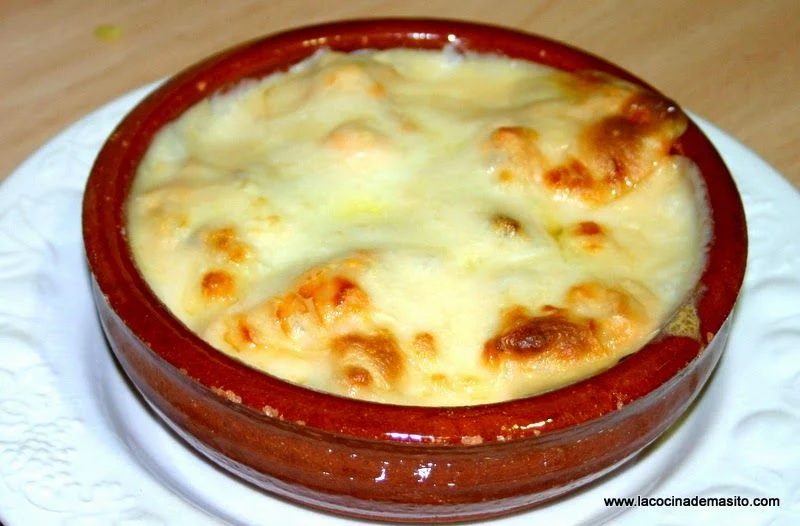 Huevos rellenos al horno con crema bechamel casera, receta de La cocina de Masito
