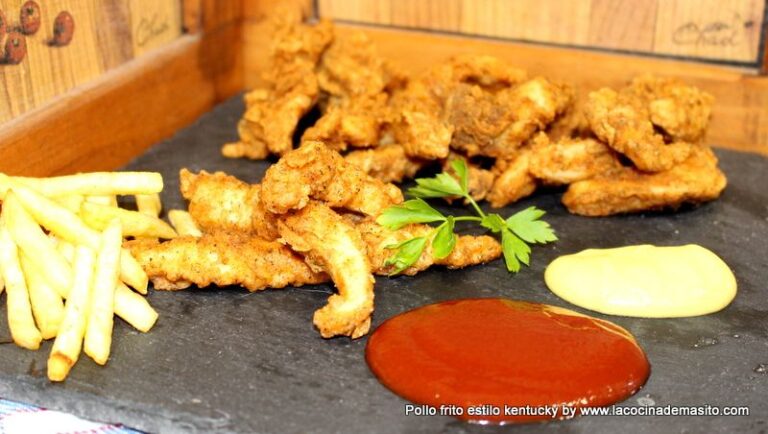 Pollo frito estilo Kentucky, crujiente y dorado, con rebozado especiado, receta de La cocina de Masito