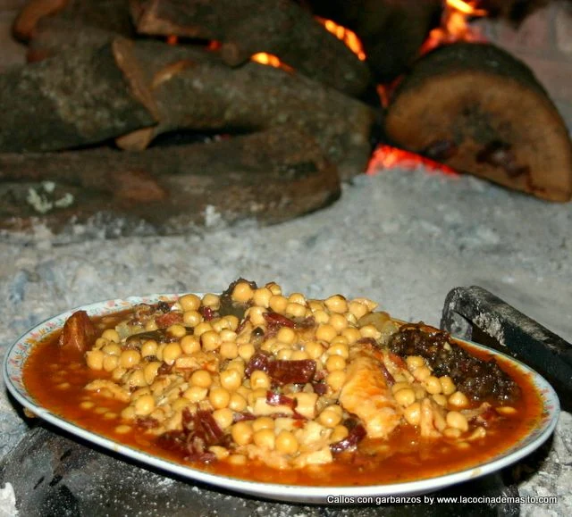 Callos con garbanzos caseros, guisados a fuego lento con chorizo, morcilla y especias, receta de La cocina de Masito
