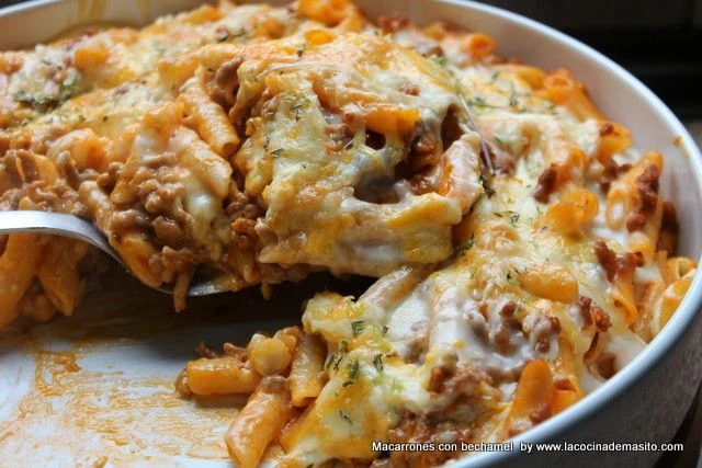 Macarrones con carne y bechamel gratinados, receta de La cocina de Masito