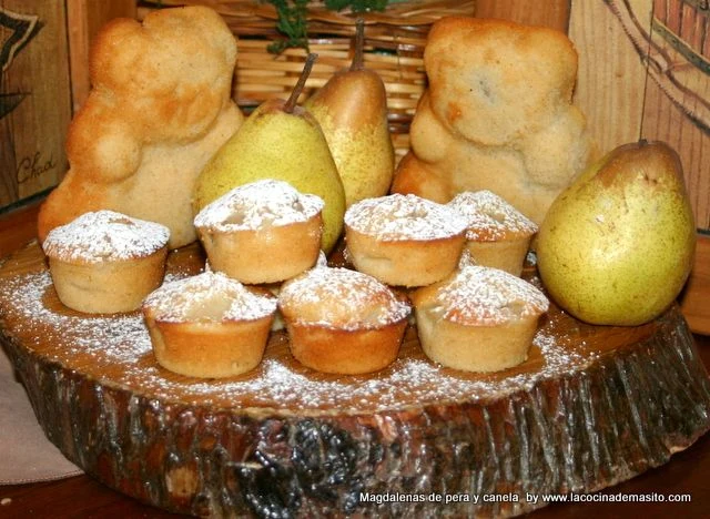 Magdalenas de pera y canela caseras, esponjosas y doradas, receta de La cocina de Masito