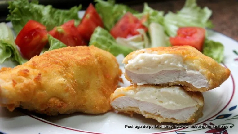 Pechugas de pollo a la Villaroy rebozadas y crujientes, cubiertas de bechamel cremosa y doradas al punto perfecto, receta de La cocina de Masito