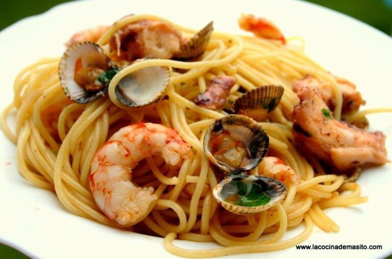 Espaguetis frutti di mare con berberechos, pulpo y gambas