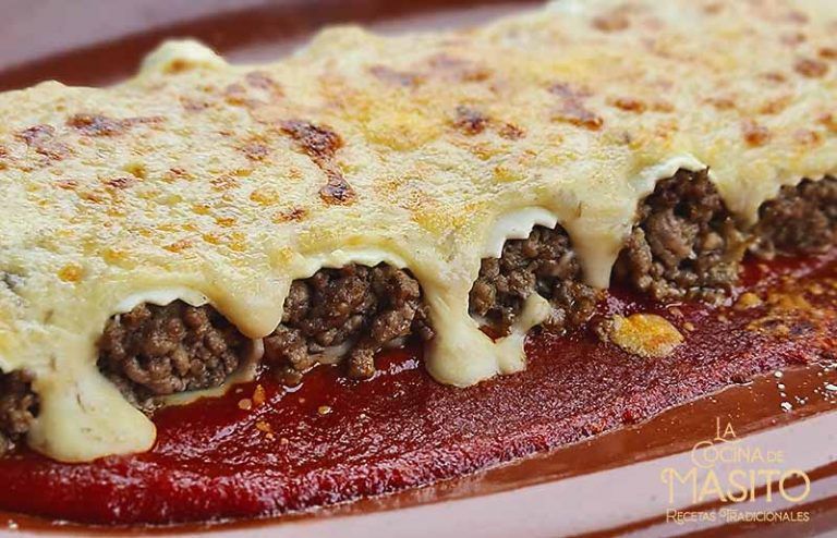 Canelones de carne con salsa bechamel