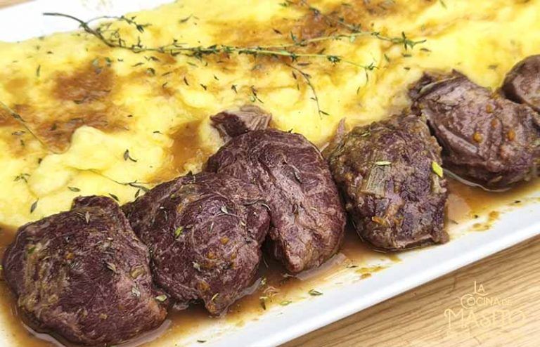 Carrilleras de cerdo en salsa con parmentier de patata