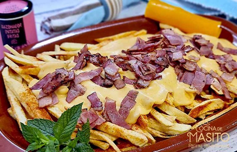 Patatas crujientes con salsa de queso
