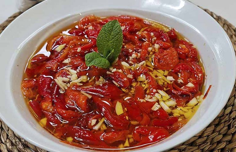 Pimientos asados y aliñados, ensalada de pimientos asados