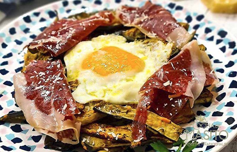 Berenjenas al horno con jamón y huevo