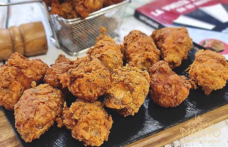 Pollo crujiente frito y jugoso