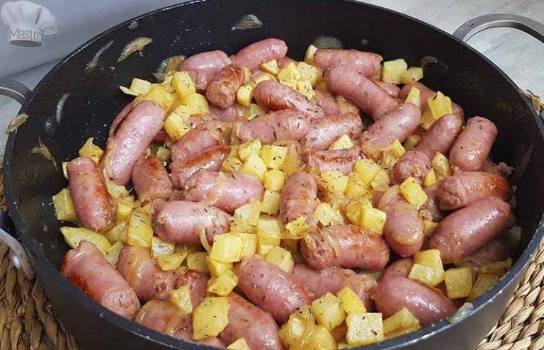 Salchichas a la cerveza con patatas