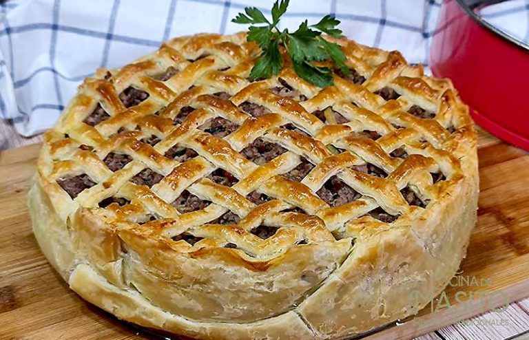 Pastel de carne con hojaldre