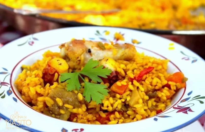Arroz con pollo, setas y pulpo: una combinación perfecta de mar y montaña para sorprender en la mesa.