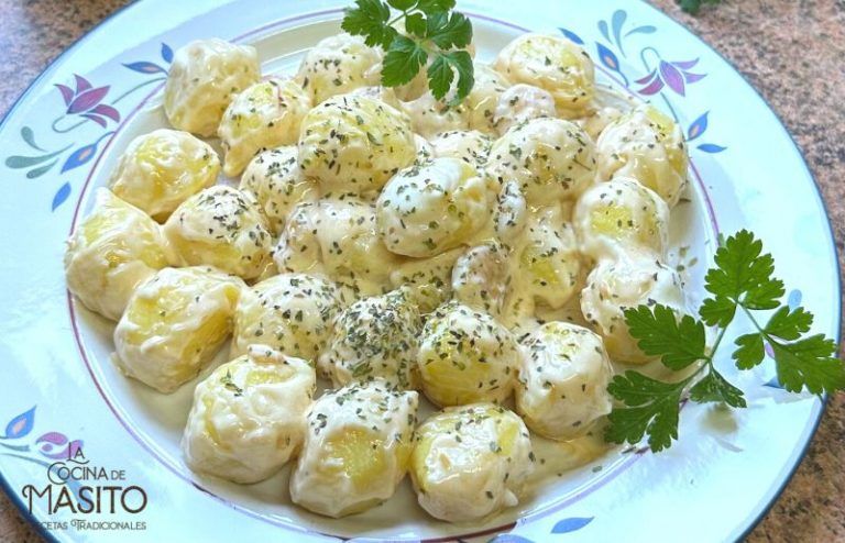 Ñoquis de patata con salsa mayonesa picante