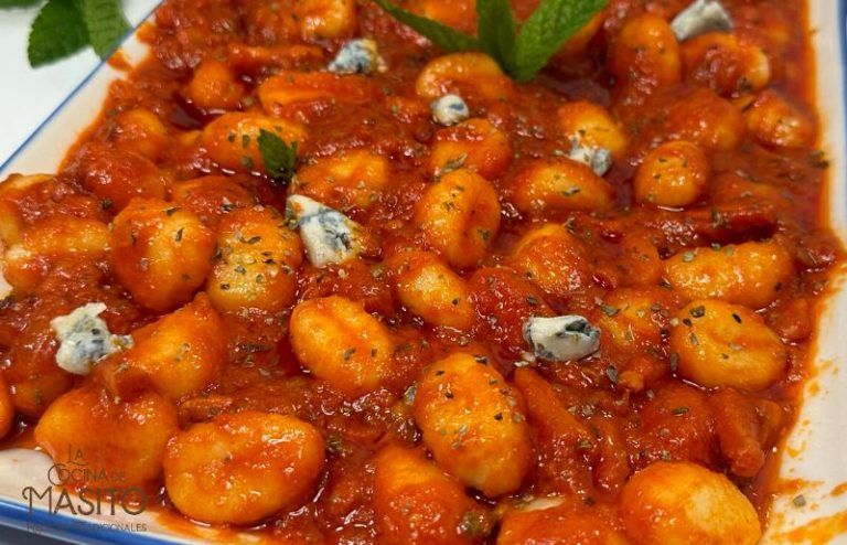 Ñoquis en salsa de tomate