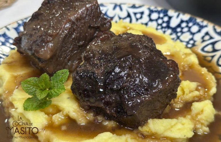 Carrilleras de ternera en salsa con patatas La cocina de Masito