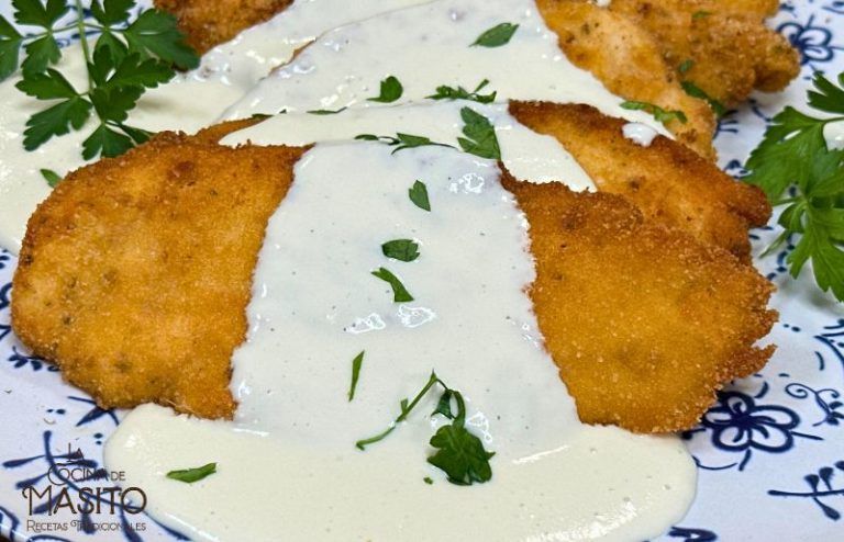 Filetes de pollo empanados en sals ade queso azul La cocina de Masito