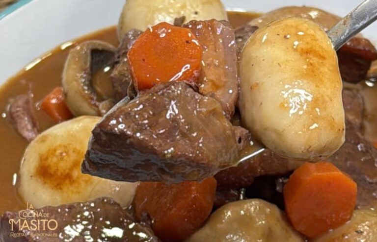 Boeuf Bourgignon receta francesa de estofado de ternera