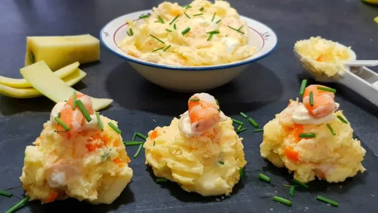 Con esta receta, lograrás una ensaladilla rusa de gambas que equilibra tradición y elegancia. Perfecta para sorprender en cualquier ocasión.