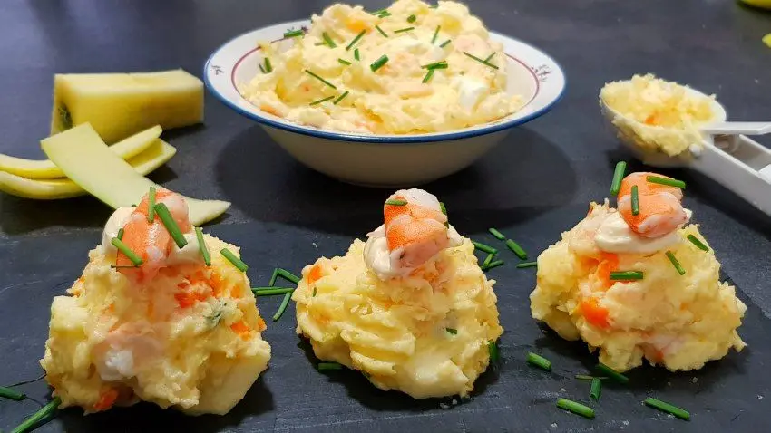 Con esta receta, lograrás una ensaladilla rusa de gambas que equilibra tradición y elegancia. Perfecta para sorprender en cualquier ocasión.
