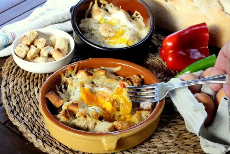 La receta de huevos Napoleón resume la elegancia y sofisticación de la alta cocina con la simplicidad de ingredientes cotidianos