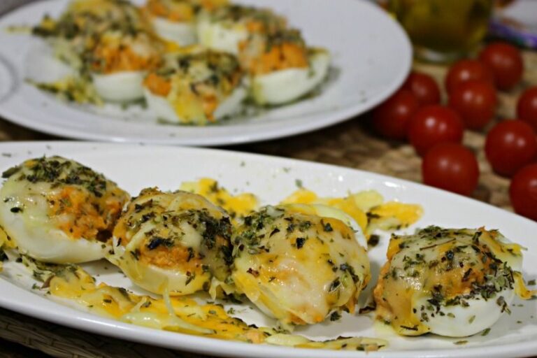 Receta de huevos rellenos y gratinados al horno