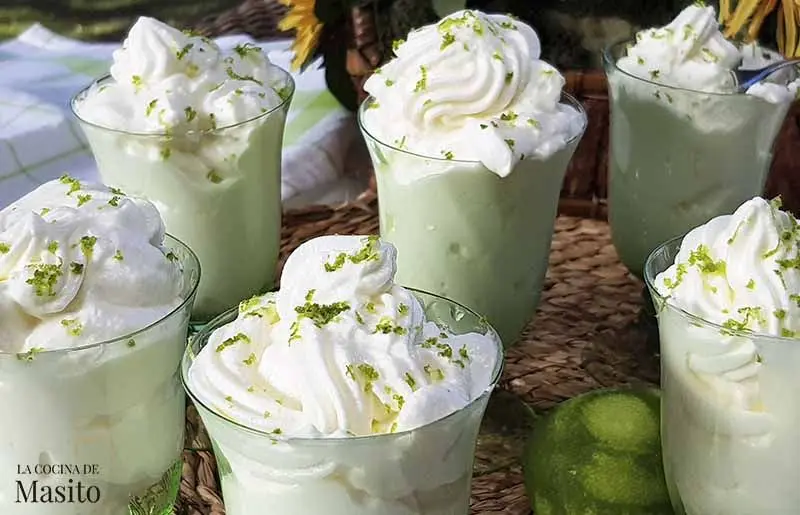 El mousse de limón es una receta elegante y ligera, perfecta para cualquier ocasión. Su equilibrio entre la acidez del limón y la suavidad de la crema lo convierte en una experiencia refrescante y deliciosa.
