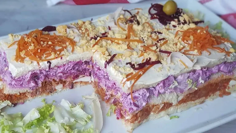 El pastel de atún frío con pan de molde es una de esas recetas que combinan sencillez y sabor en cada bocado. Es perfecto para días calurosos, reuniones familiares o como entrada en una comida especial. Su textura suave y cremosa, contrastada con la esponjosidad del pan de molde, hace de este plato una elección infalible.