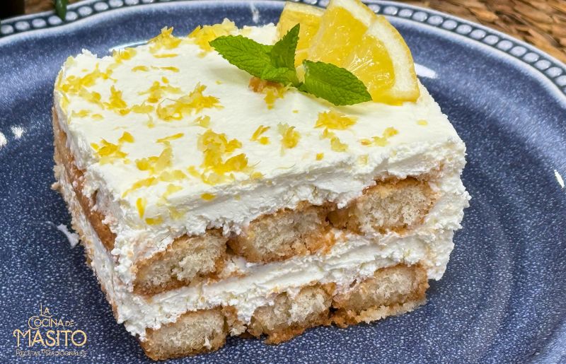 Postre de tiramisú de limón sin huevo