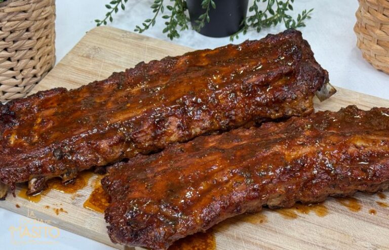 Costillas de cerdo al estilo americano cocinadas al horno con salsa barbacoa