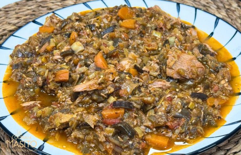 berenjenas, tomate frito, atún, salsa vegetal, receta fácil, guisos caseros, cocina mediterránea, receta sin carne