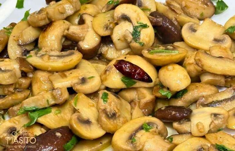 champiñones al ajillo con ajo y perejil