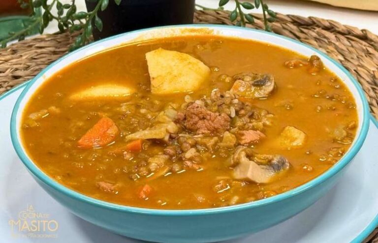 Lentejas caseras con verduras, pavo y arroz