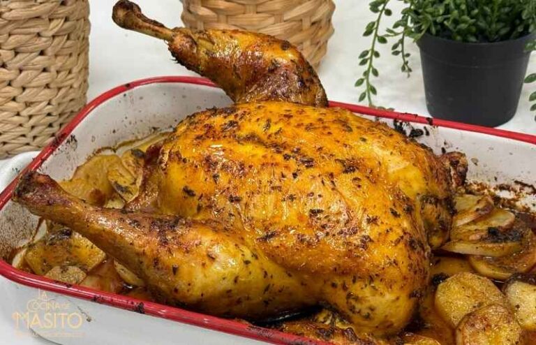 Pollo al horno con patatas, adobo casero y mantequilla