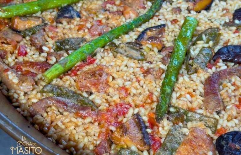 paella de pollo y secreto ibérico casera terminada