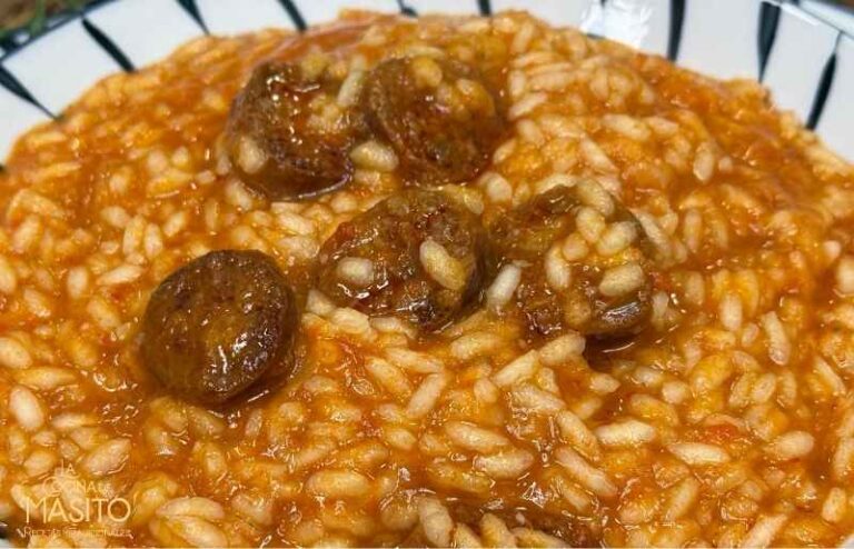Arroz meloso cremoso con chorizo y tomate casero