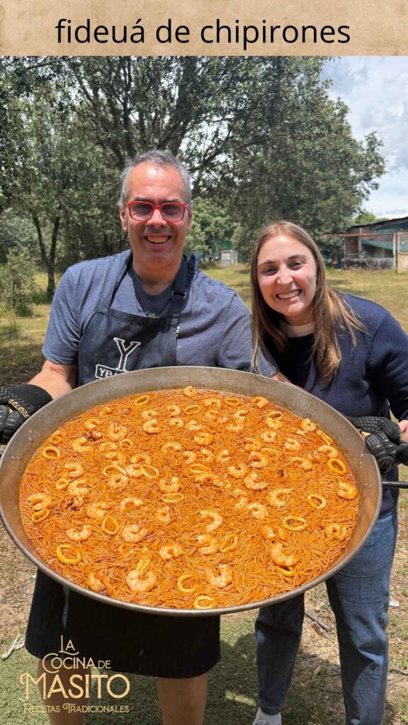 Receta en paella de 70 cm de fideua de chipirones y langostinos