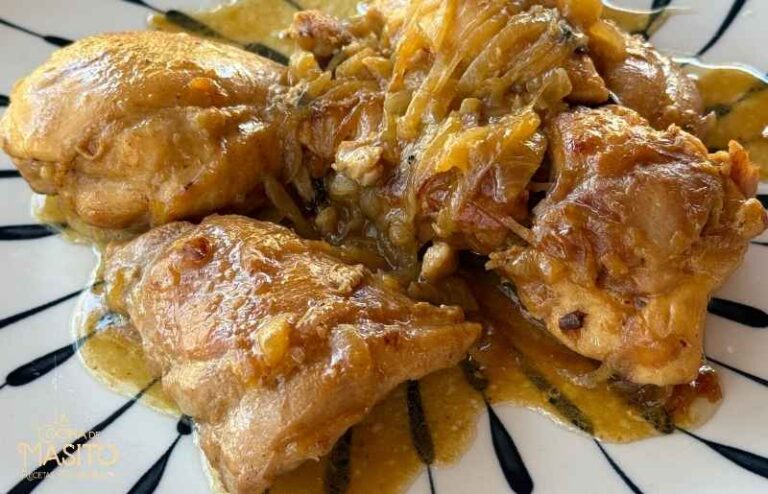 Contramuslos de pollo a la cazuela con cebolla y vino blanco