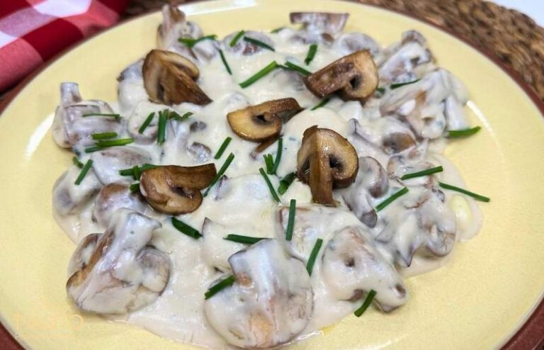 Champiñones al roquefort con salsa cremosa