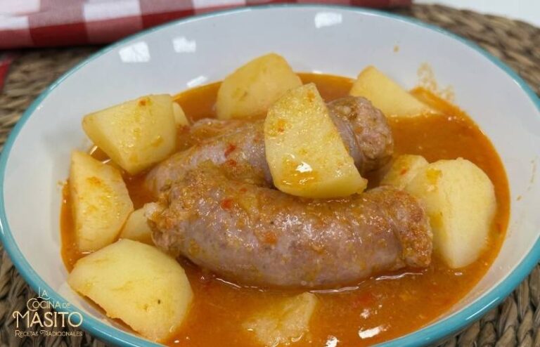 Guiso de patatas con butifarra casero