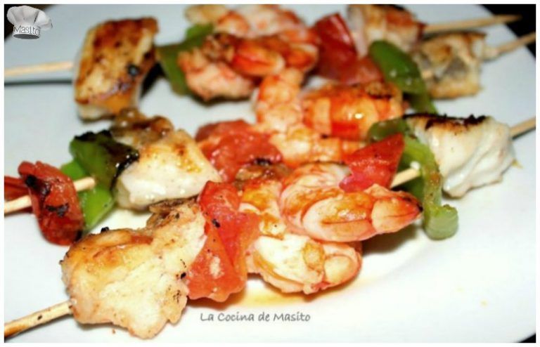 Brochetas de rape y gambones con verduras, receta de La cocina de Masito