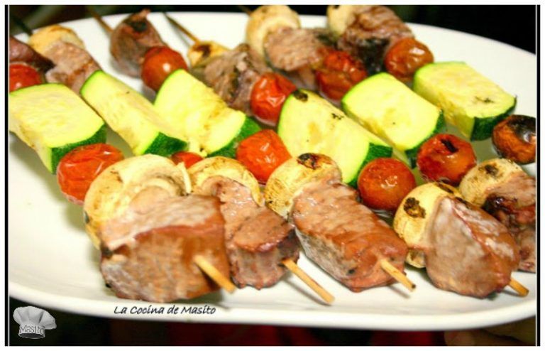 Brochetas de atún rojo con verduras, receta fácil de La cocina de Masito