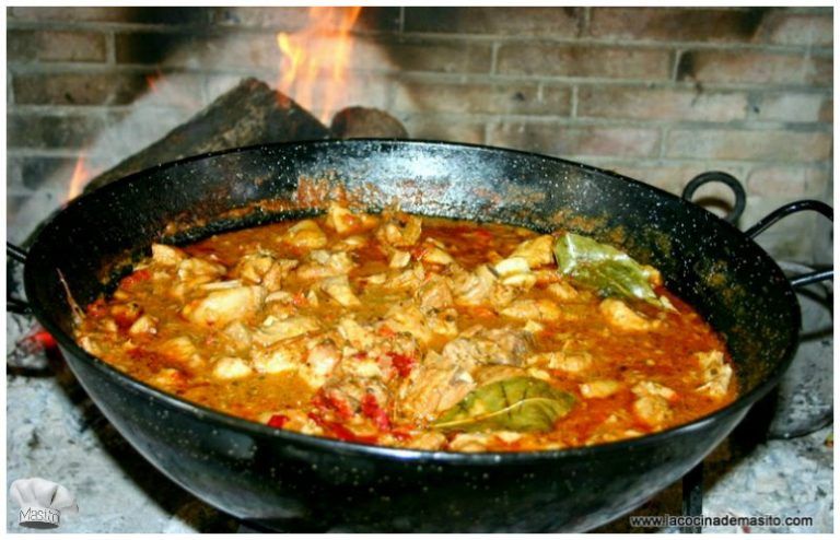 Caldereta de cordero tradicional, guisada con verduras y hierbas aromáticas, receta de La Cocina de Masito