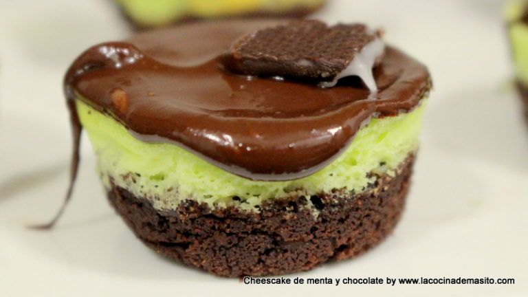 Cheesecacke de mensa y chocolate en porciones individuales