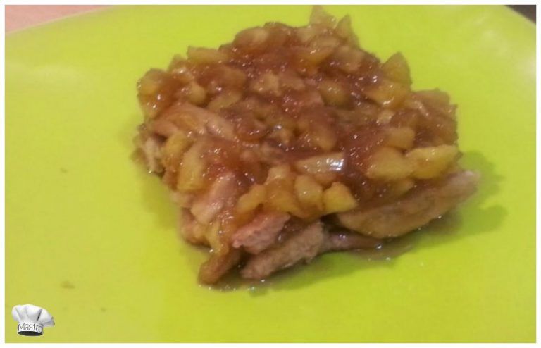 Cerdo con manzana