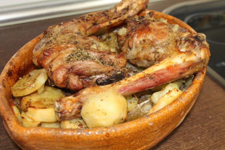 Cabrito al horno con patatas